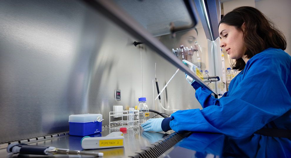 Fundamenteel onderzoek laboratorium vrouw